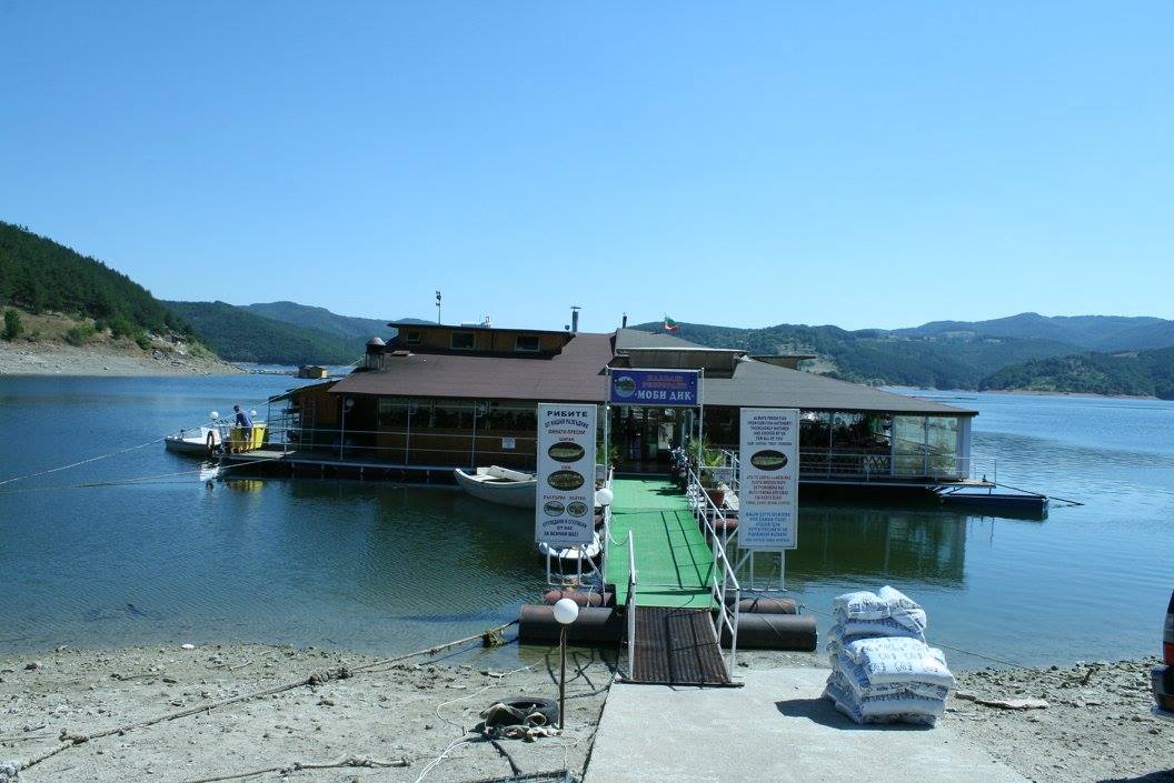 Mobi Dick Floating fish restaurant